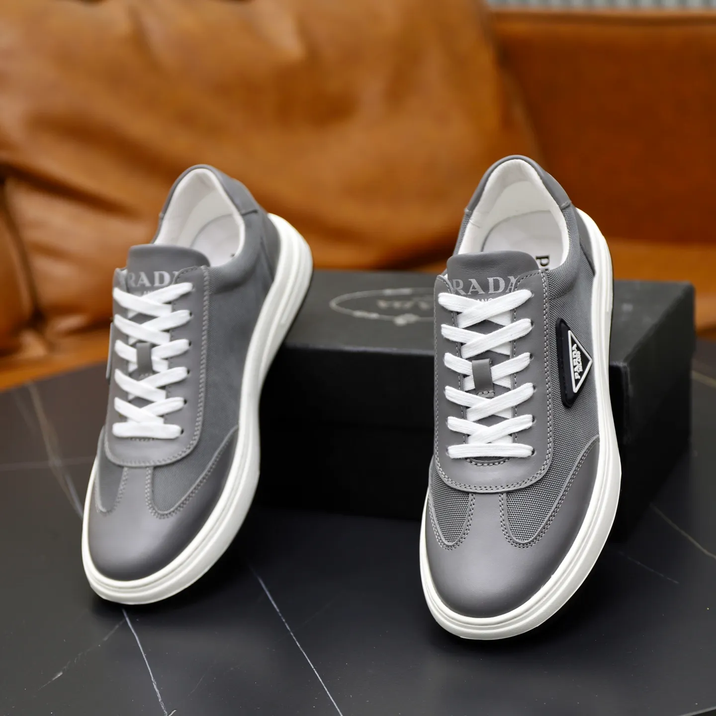 Ex-factory price: 420💰🙅‍♂️🙅‍♂️🙅‍♂️ Brand: PRADA Standard code: 38–44 (45 can be customized) Grade: Same as the official website Material: Original cowhide fabric Comfortable pigskin lining Lightweight wear-resistant outsole Style category: Men's fashionable casual shoes and boots Running sports shoes Distinguished luxury brand elements Top luxury Color: actual picture color